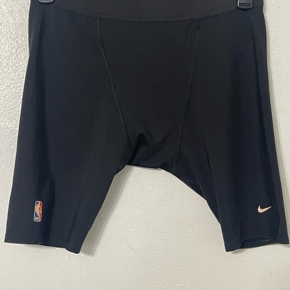Nike short size L